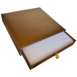 Ecrin à collier, design plumier, en carton, SLID 37